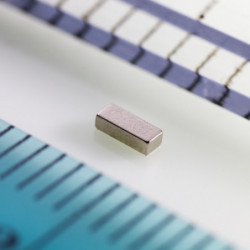 Neodymový magnet hranol 3x1,2x0,8 N 80 °C, VMM4-N35