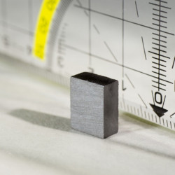 Feritový magnet hranol 11x8,7x4,6