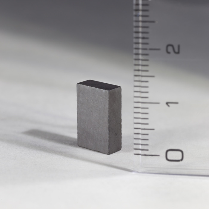 Feritový magnet hranol 13x8,4x4