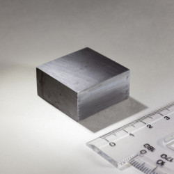 Feritový magnet hranol 30x30x15