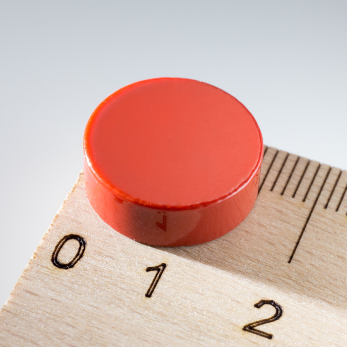 Silnější farebný magnet guľatý pr.15x5 červený