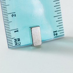 Neodymový magnet hranol 12x3,5x6 N 80 °C, VMM4-N35
