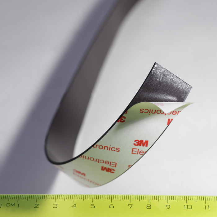 Magnetická páska so silnou samolepiacou vrstvou 25x1,6 mm