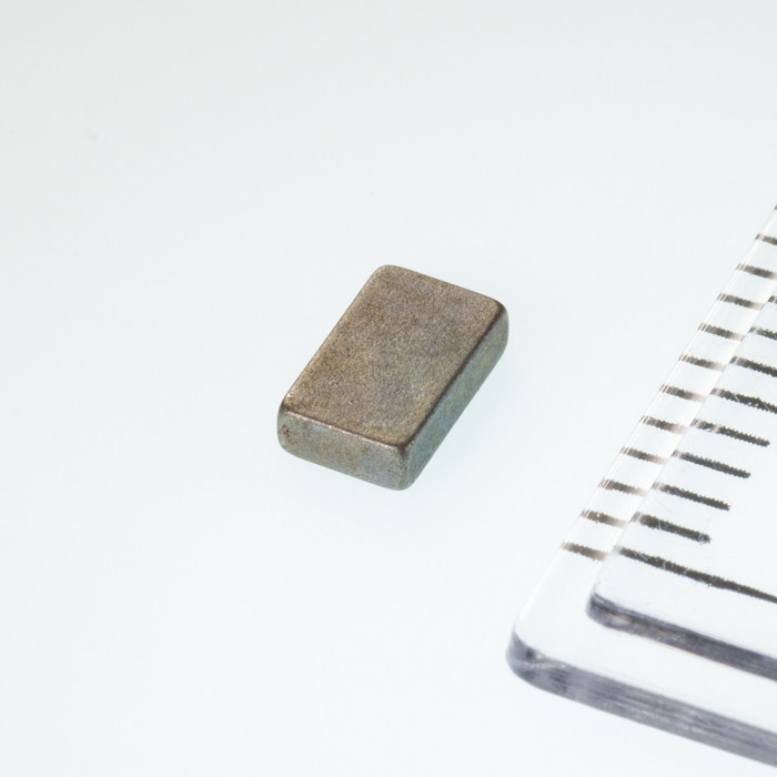Neodymový magnet hranol 5x3x1,3 P 180 °C, VMM5UH-N35UH
