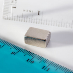 Neodymový magnet hranol 9,6x6,3x13,1 N 80 °C, VMM4-N35