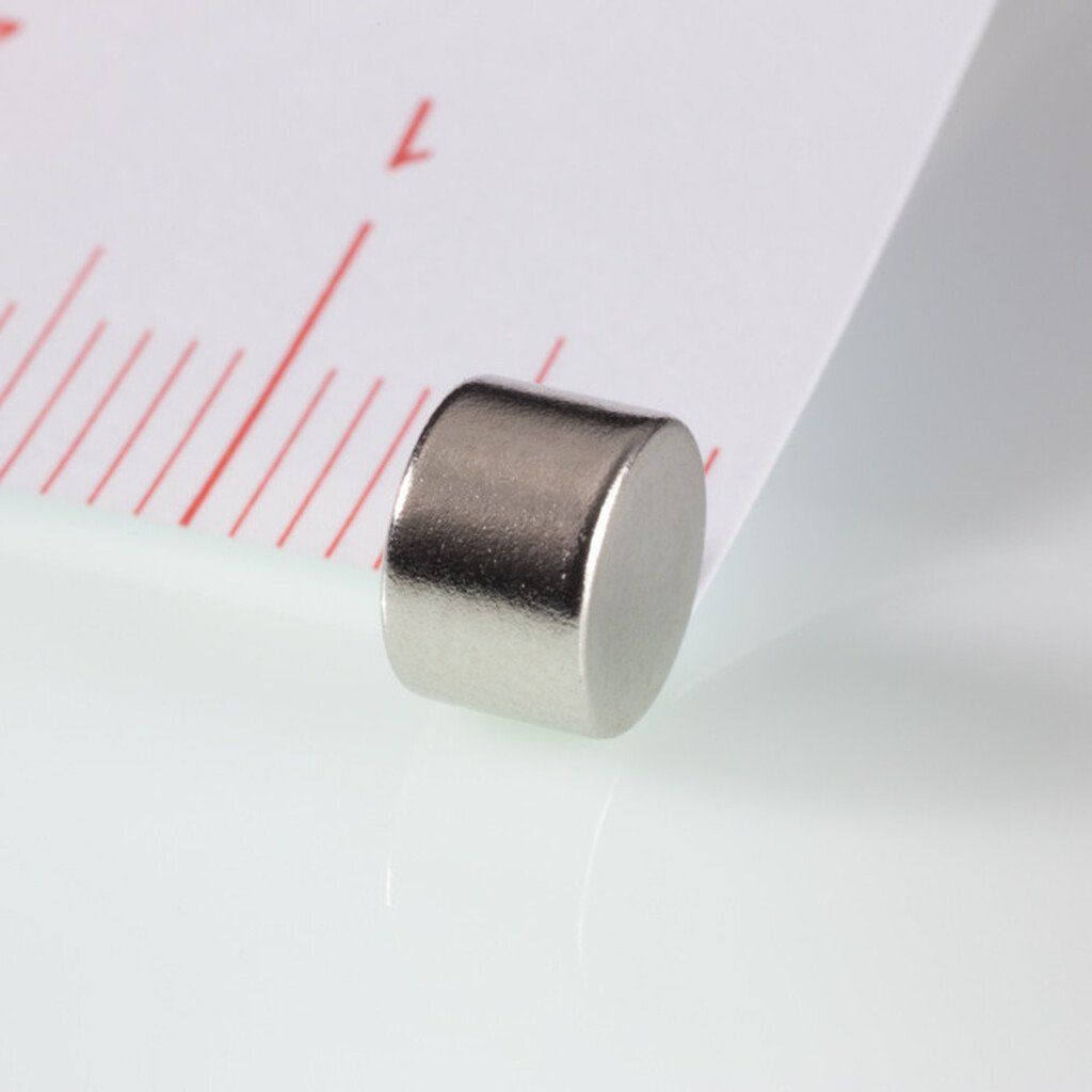 Neodýmový magnet valec priemer 6x4 mm na magnetizáciu ihly a menšie experimenty