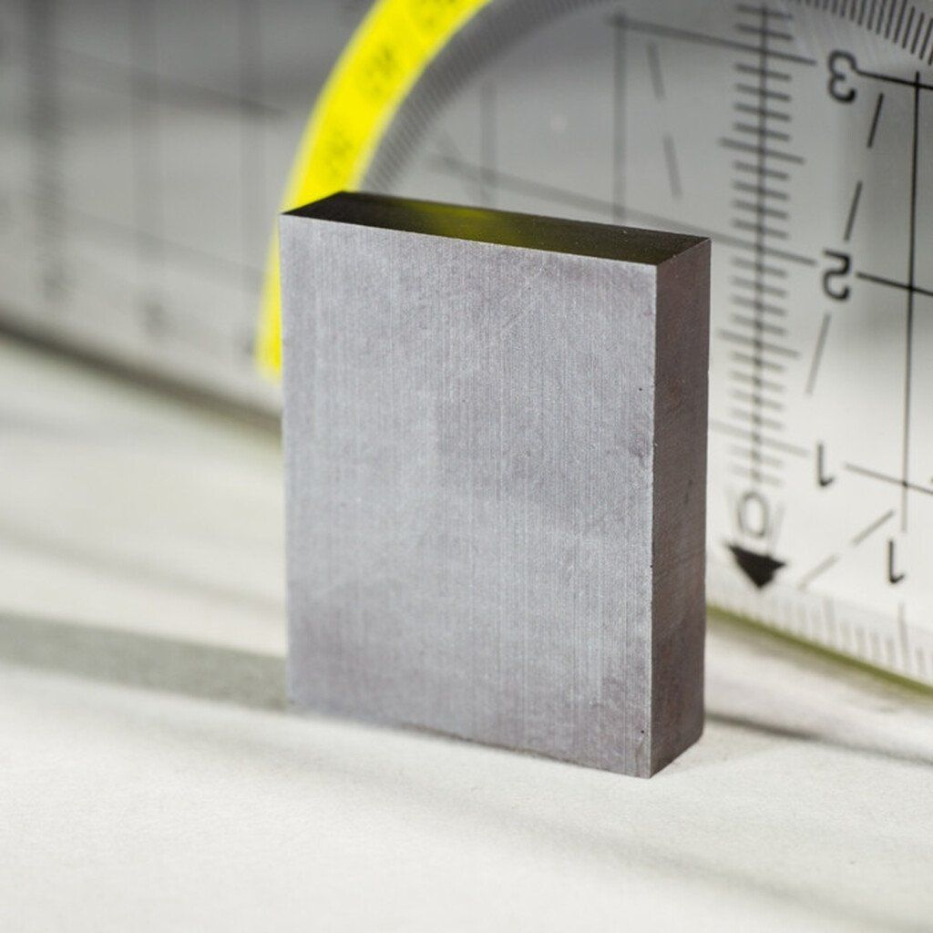 Feritový magnet hranol 25x20x6 mm na domáce a školské použitie
