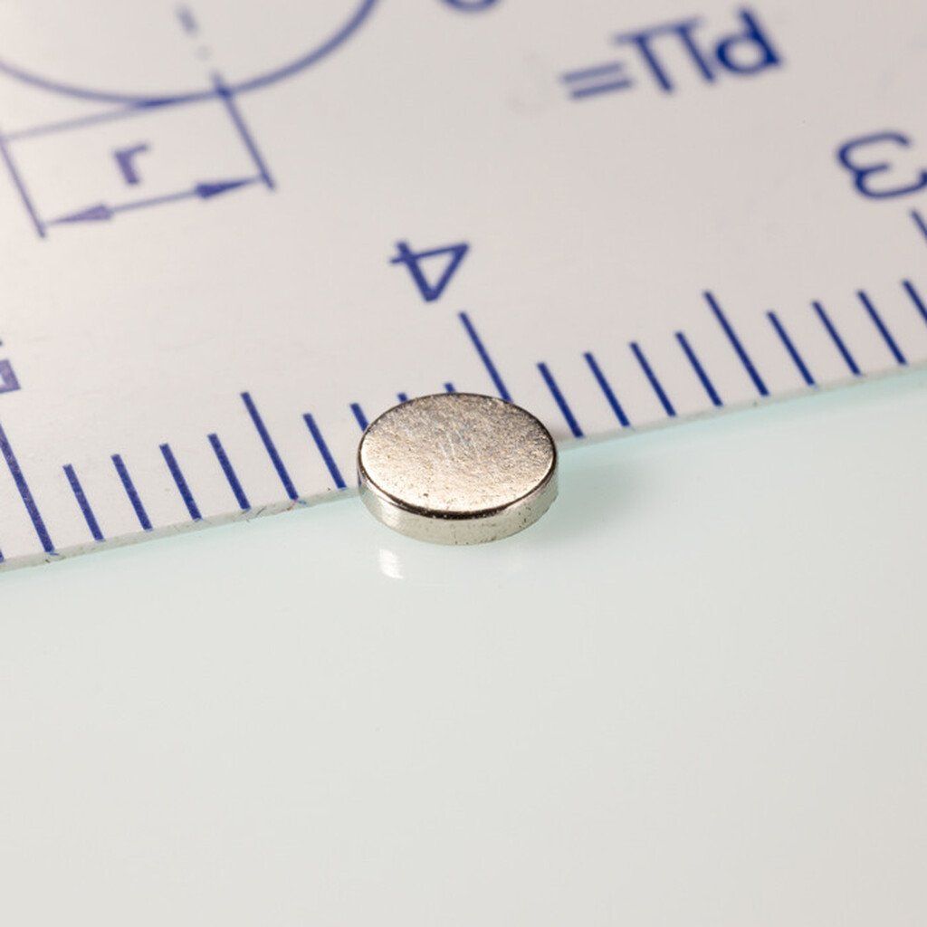 Neodýmový magnet valec priemer 4x0,8 mm na malé a silné magnetické aplikácie