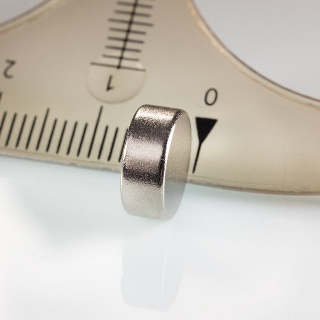 Neodýmový magnet valec priemer 10x4 mm na silnejšie pokusy s mincami