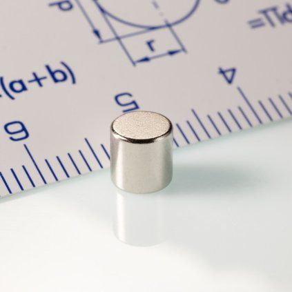 Poniklovaný neodýmový valcový magnet s priemerom a výškou 5 mm
