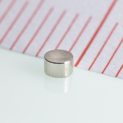 Miniatúrny neodýmový valcový magnet s priemerom 2 mm a výškou 1,2 mm