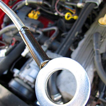 Flexibilný vyťahovací automagnet s výsuvnou magnetickou špičkou do motorových priestorov