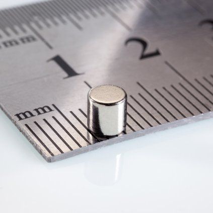 Teplotne odolný neodýmový valcový magnet s priemerom a výškou 4 mm